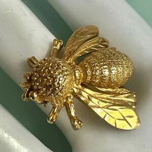 Dynasty Vintage Gold Bee Brooch